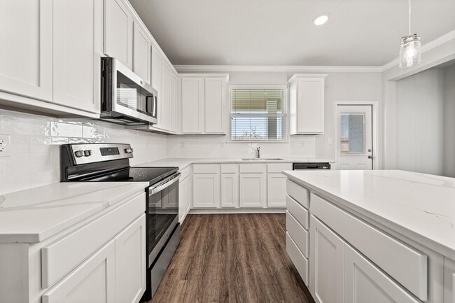 Building Photo - 604 La Parra Bend