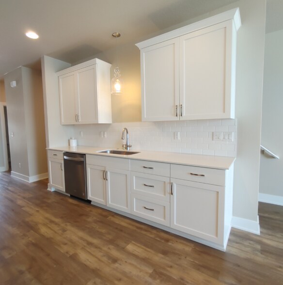 Building Photo - 17215 SW Goldcrest Ln