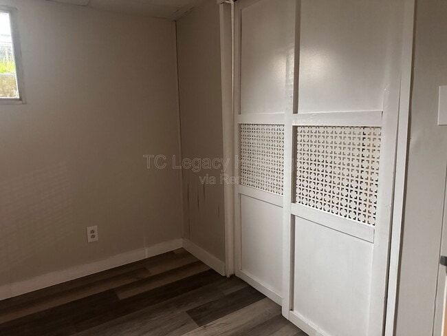 Building Photo - 388 Broaddus Ave