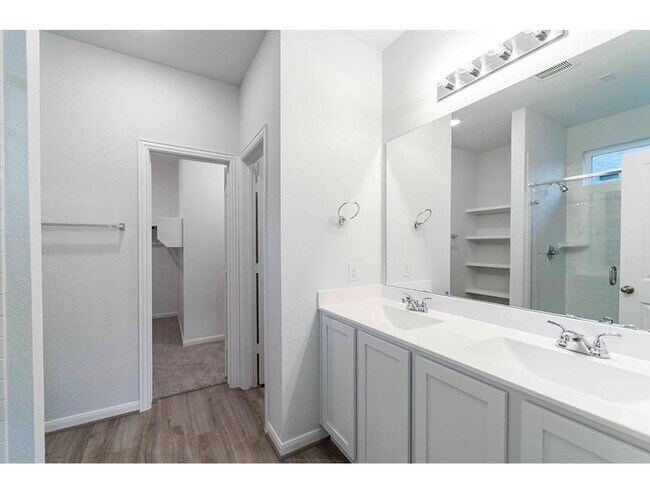 Building Photo - 201 LT Rusty Dr