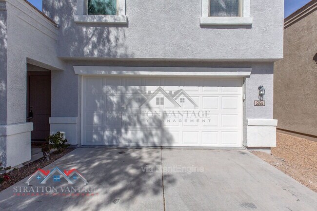 Building Photo - 5926 E Oasis Blvd