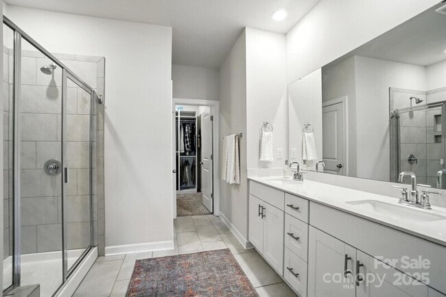 Building Photo - 3140 Seville St