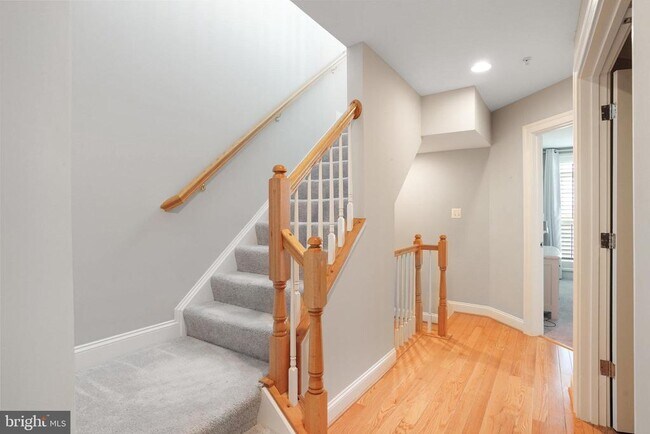 Building Photo - 906 Slaters Ln