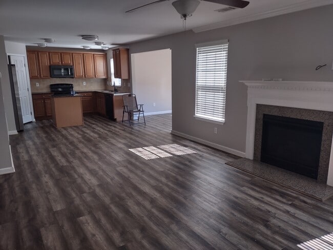 Building Photo - 229 Dellwood Dr