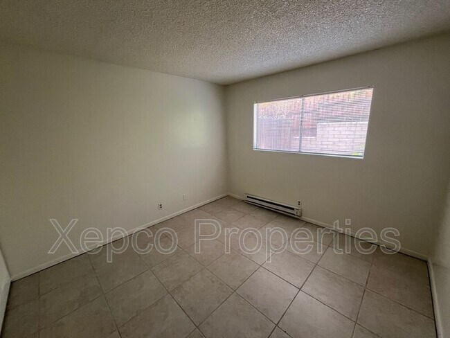 Building Photo - 556 E Chuckwalla Rd