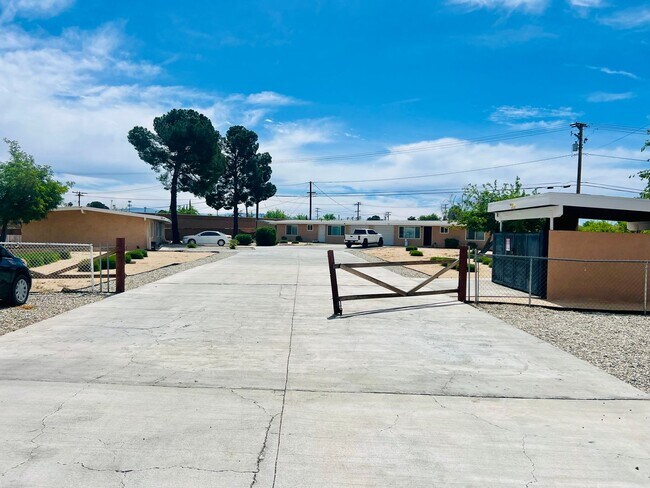 Building Photo - 411