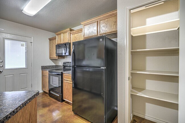 Building Photo - 1607 Powder River Dr APT A