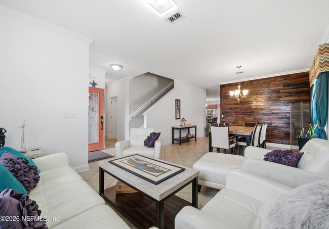Building Photo - 705 W Kings College Dr