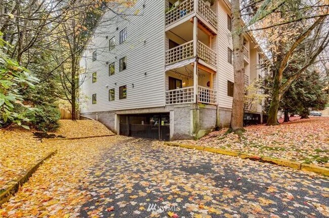 Building Photo - 700 N 160th St