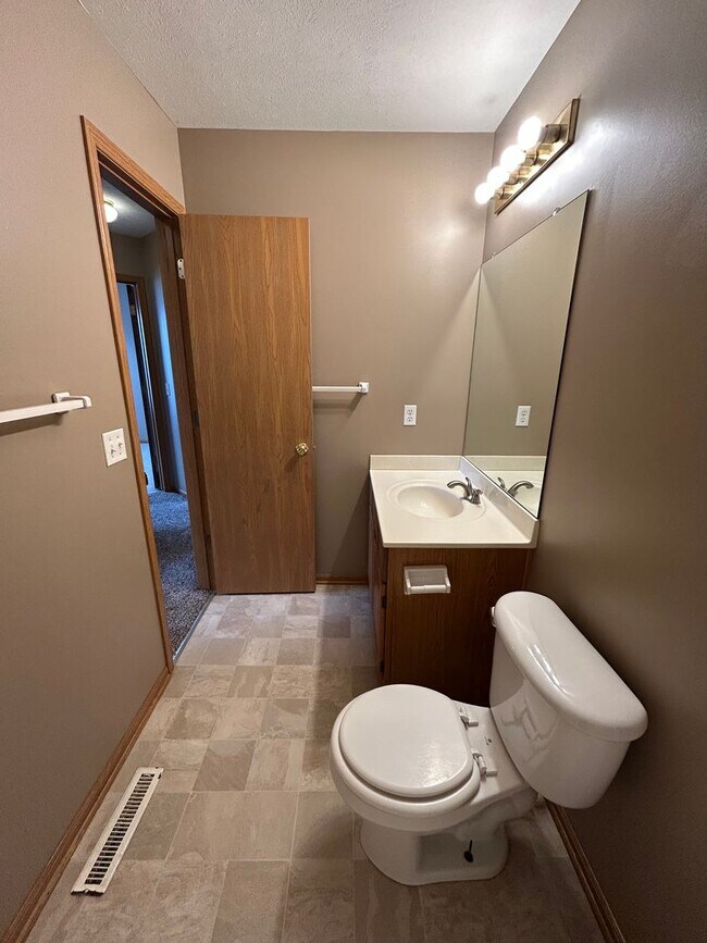 Building Photo - Spacious Millard Living with a Backyard You’ll Love