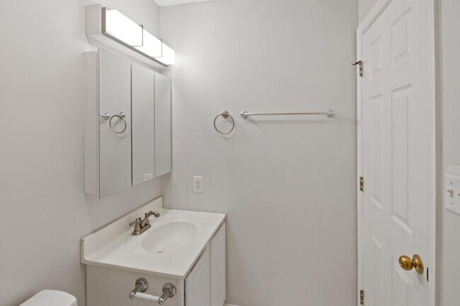 Building Photo - 359 Montgomery Cir