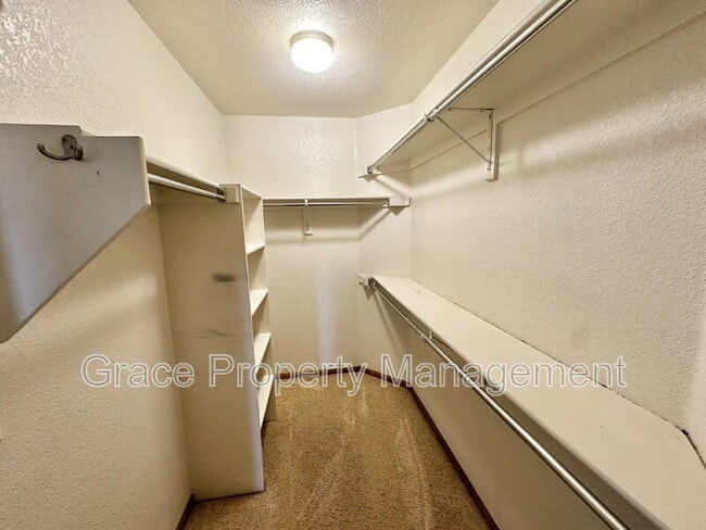 Building Photo - 2523 E 150th Pl