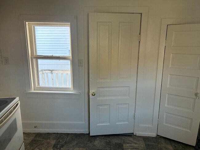 Building Photo - 628 Washington St