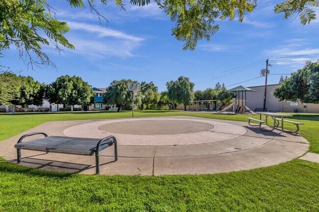 Building Photo - 6165 N Granite Reef Rd