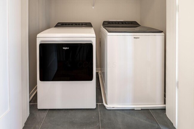 Building Photo - 598 Lathrop St