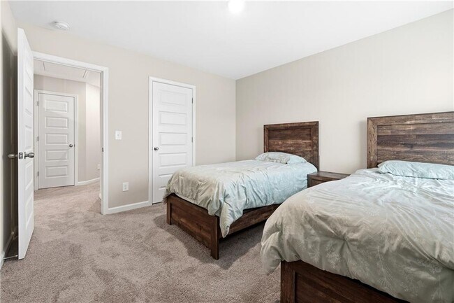 Building Photo - 334 Melody Ln