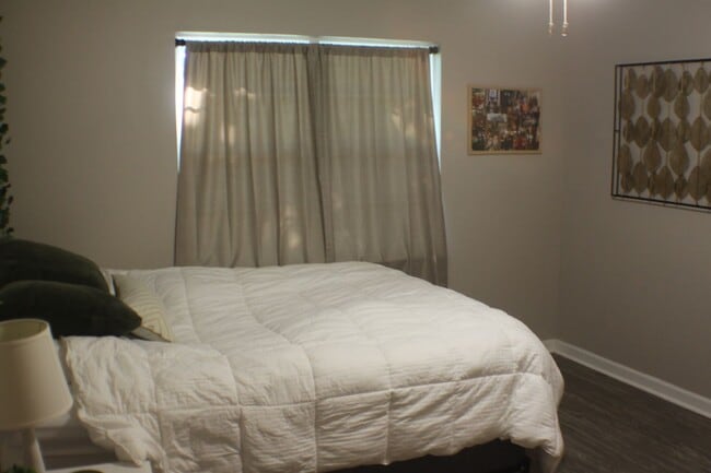 Building Photo - 2 bedroom close to Five Points!