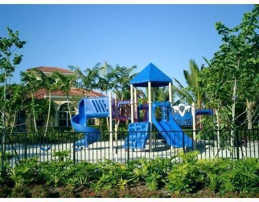 Building Photo - 2757 S Evergreen Cir