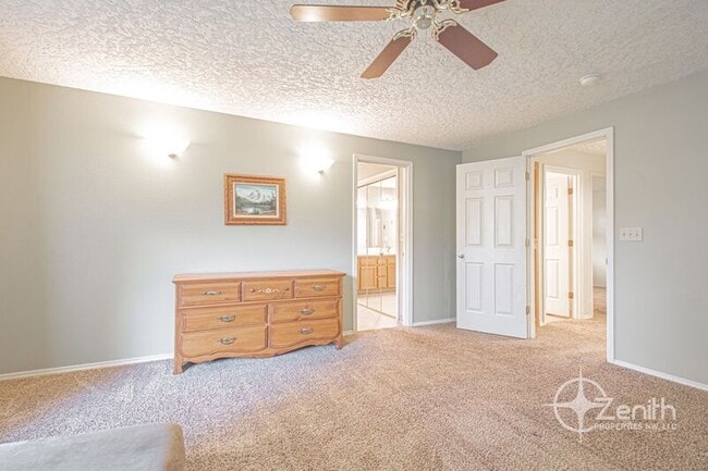 Building Photo - 12018 SE 17th St