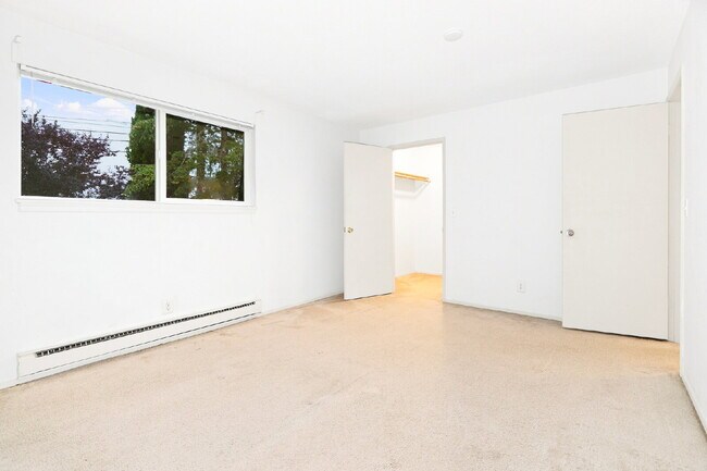 Building Photo - Renton 2 Bedroom in Great Location Available!