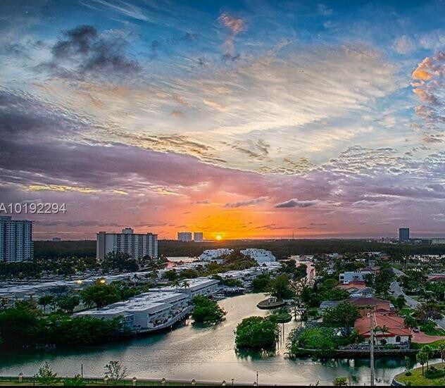 Building Photo - 16275 Collins Ave