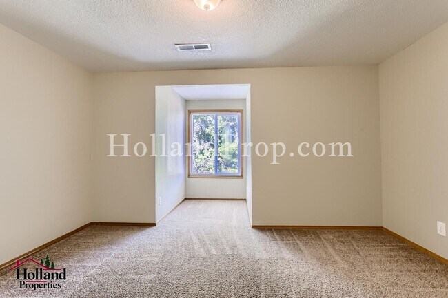 Building Photo - 15470 SW Donna Ct
