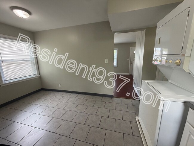 Building Photo - 3 Bed 1 bath