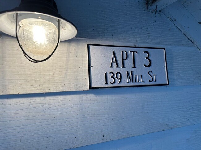 Primary Photo - 139 E Mill St