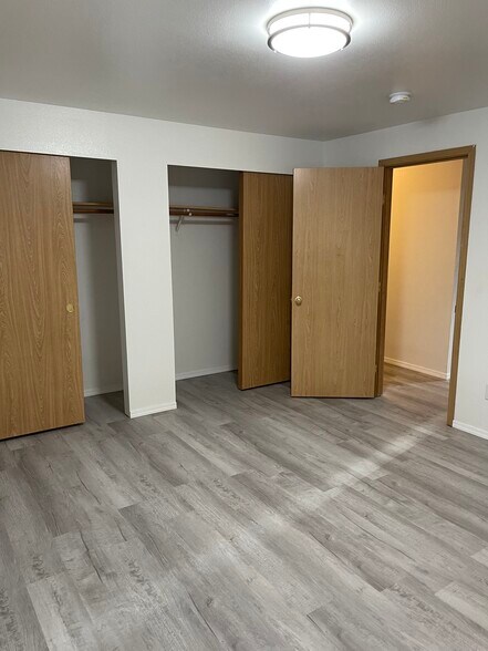 Building Photo - 242 Bower Ln