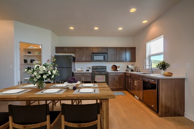 Building Photo - Rockwell Village