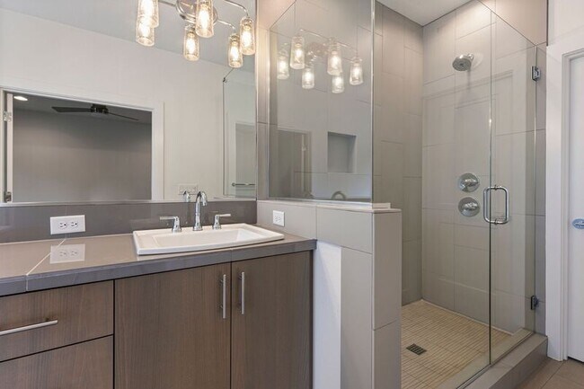 Building Photo - 2220 SE Lambert St