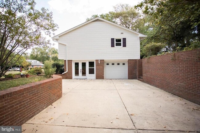 Building Photo - 115 Woodland Rd