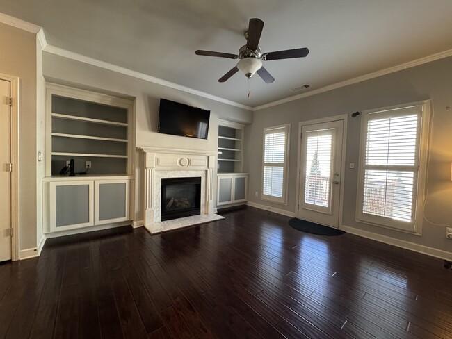 Living room - 1218 Lavista Cir NE