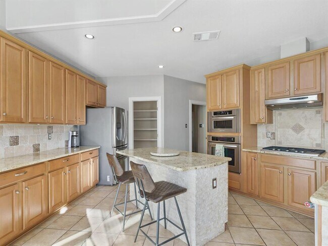 Building Photo - 1005 Overlook Bend