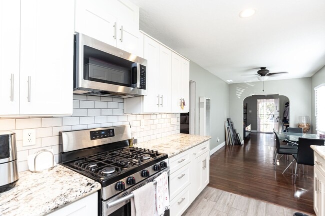 Building Photo - Charming, upgraded, and great outdoor spac...