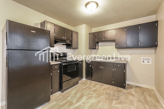 Building Photo - 1708 Cedrow Dr