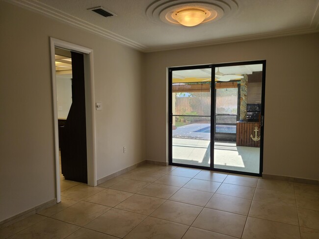 Building Photo - 725 Hibiscus Dr