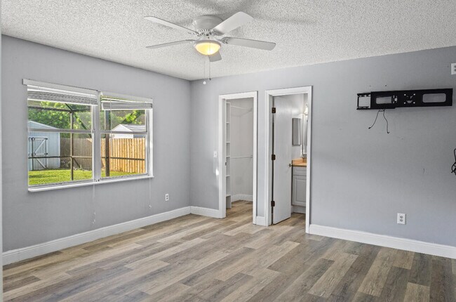 Building Photo - 2230 SE Dill Ln