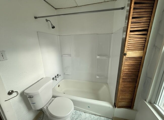 Building Photo - Great 2 bedroom available NOW!