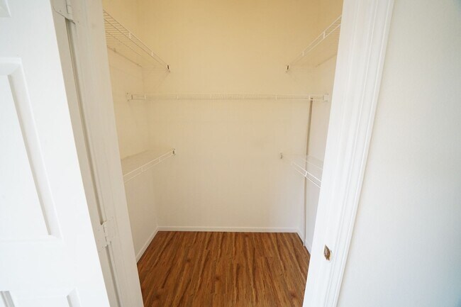 Building Photo - SHOWINGS AVAILABLE NOW