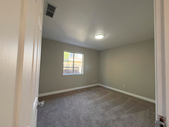 Building Photo - 52121 Avenida Velasco