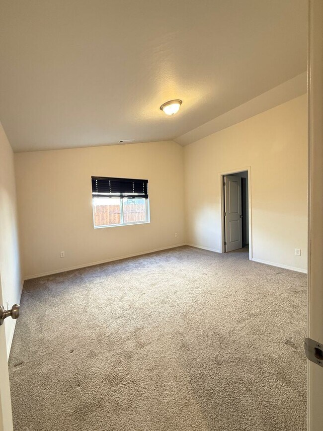 Building Photo - Charming 3 Bed / 2 Bath Home in Delta Estates – Medford