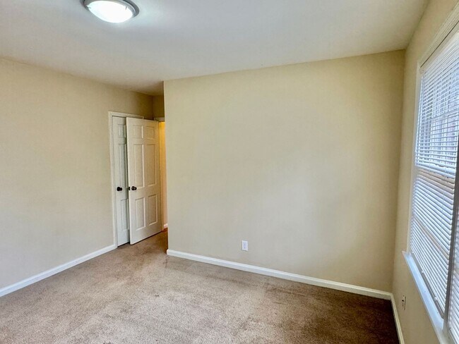 Building Photo - Gorgeous Interiors in this BONUS SPACE + 4 Bedroom  2 Bathroom Home!