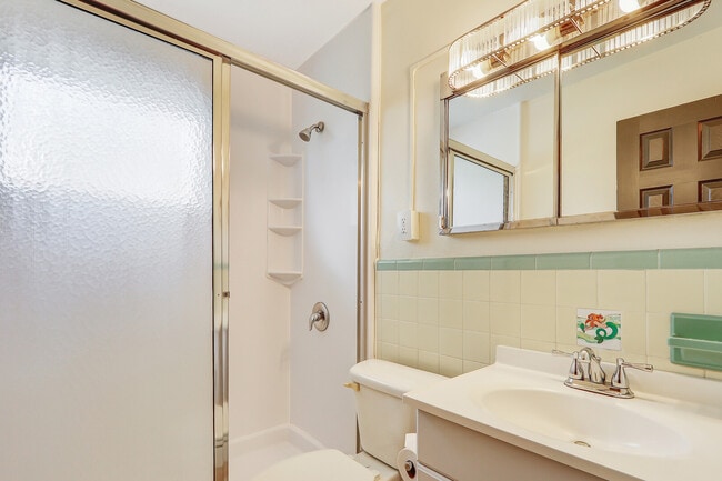 Building Photo - 8336 SE Palm St