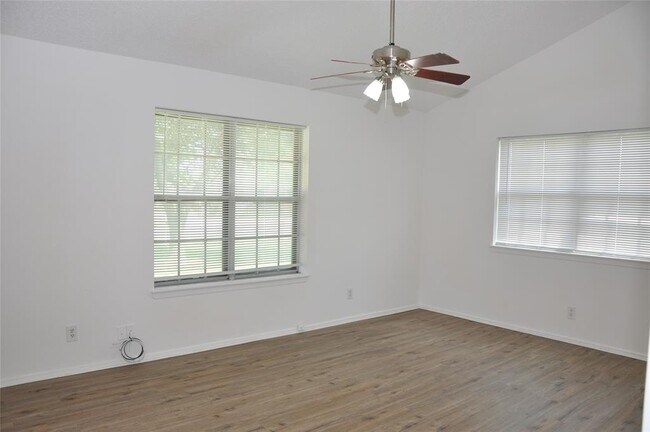 Building Photo - 15606 Tacon Ln