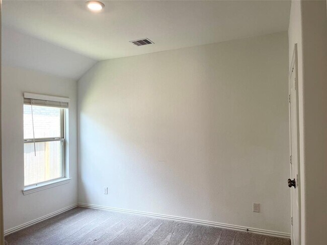 Building Photo - 2243 Rustboro Dr