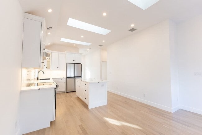 Building Photo - 17 Harding Rd