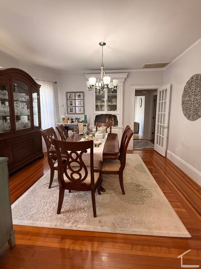 Building Photo - Beautiful Brighton townhouse with in unit laundry and included parking available 9/1/26