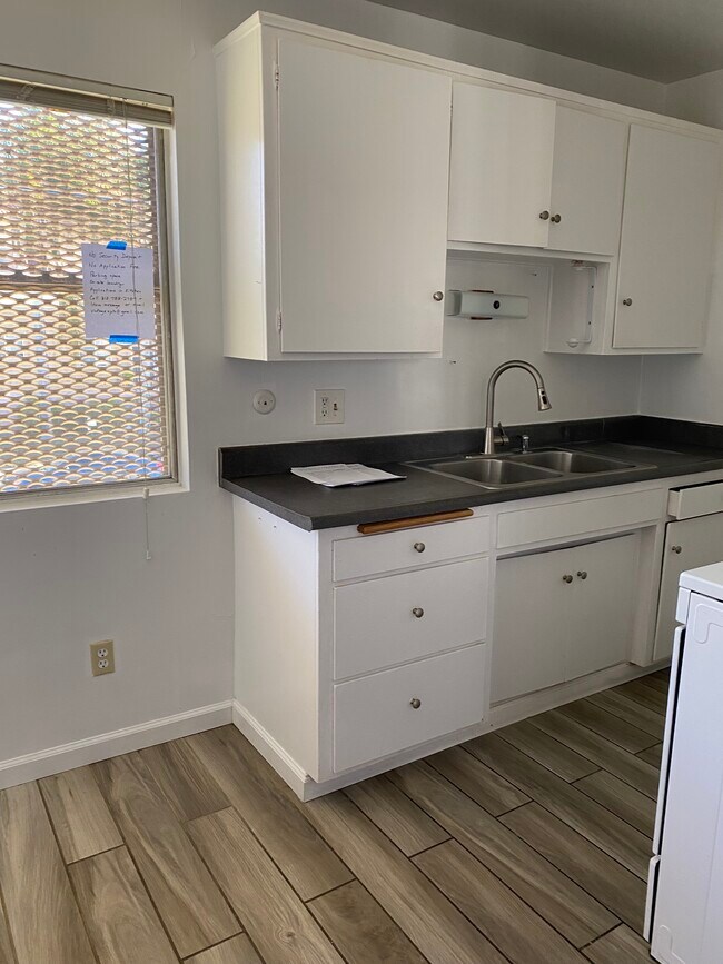 Kitchen - 8803 Etiwanda Ave