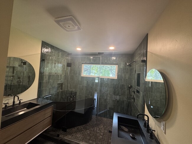 Building Photo - 774 Creekside Dr